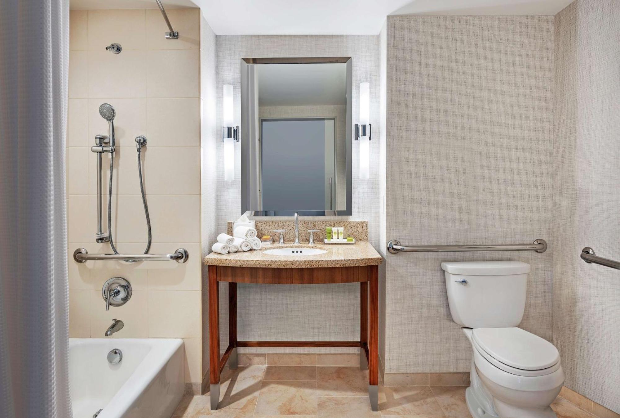 Queen Room with Two Queen Beds and Bath Tub - Mobility Accessible,1275639985:JPEG