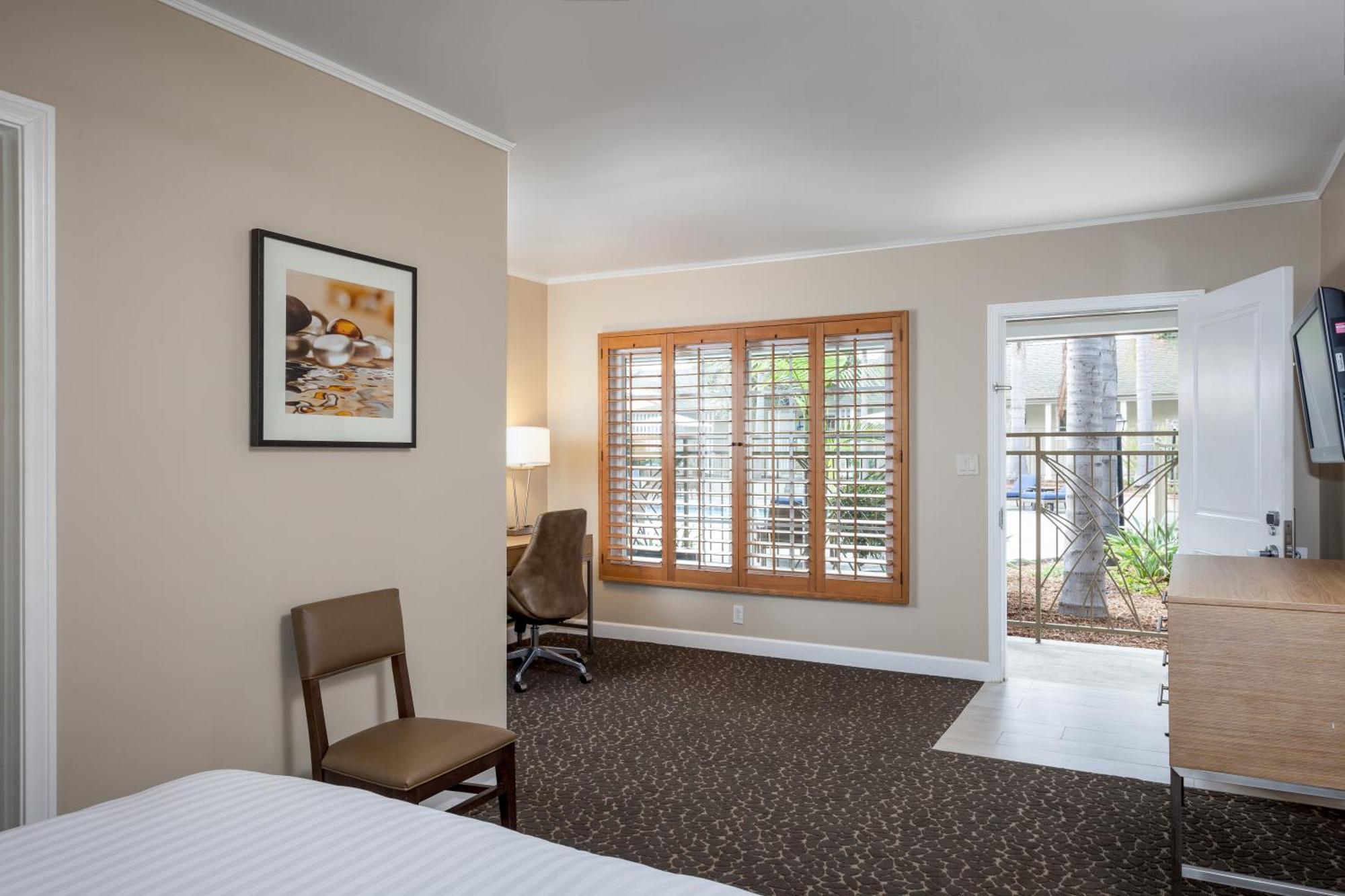 Standard Queen Room