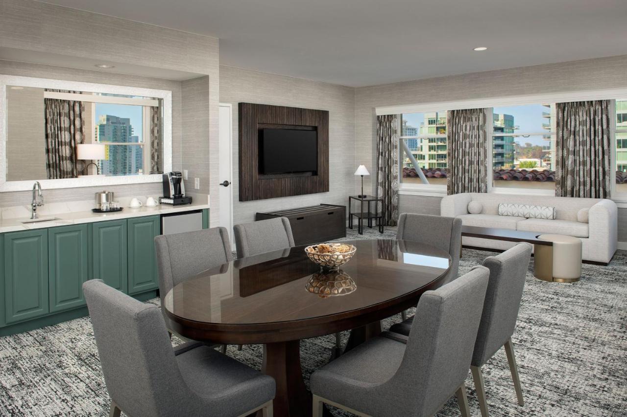 One-Bedroom Presidential King Suite Partial Bay View High Floor Sofa Bed