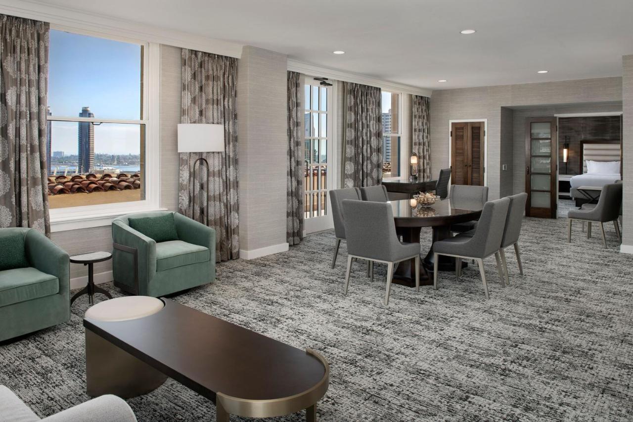 One-Bedroom Presidential King Suite Partial Bay View High Floor Sofa Bed
