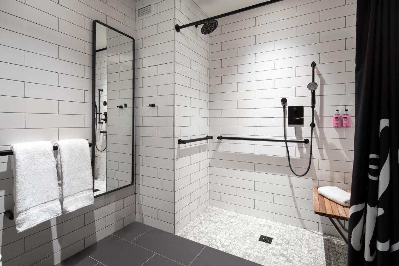 Queen Room City View Bathtub Mobility Access or Hearing Accessible