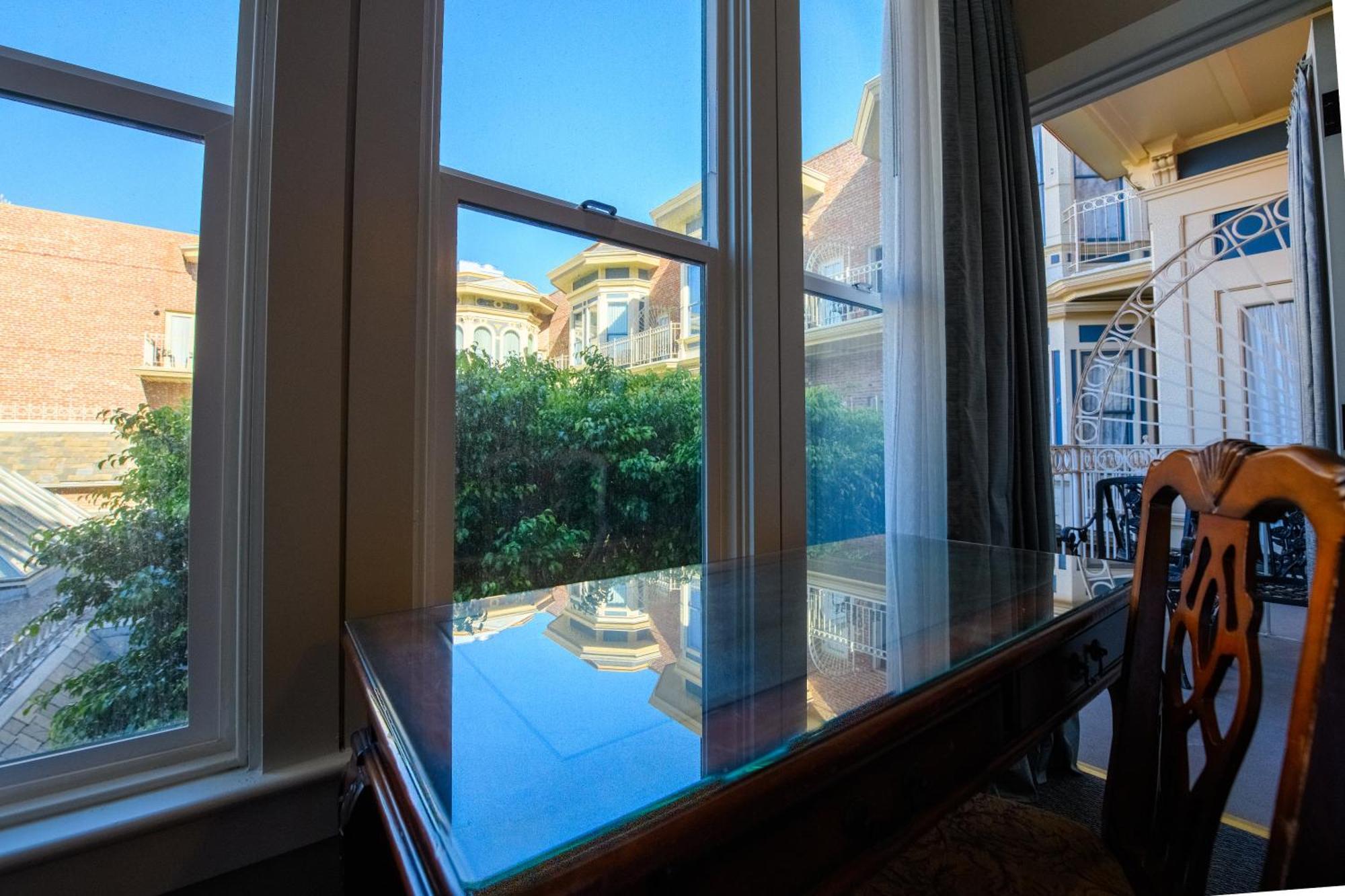 1 King Bed Balcony