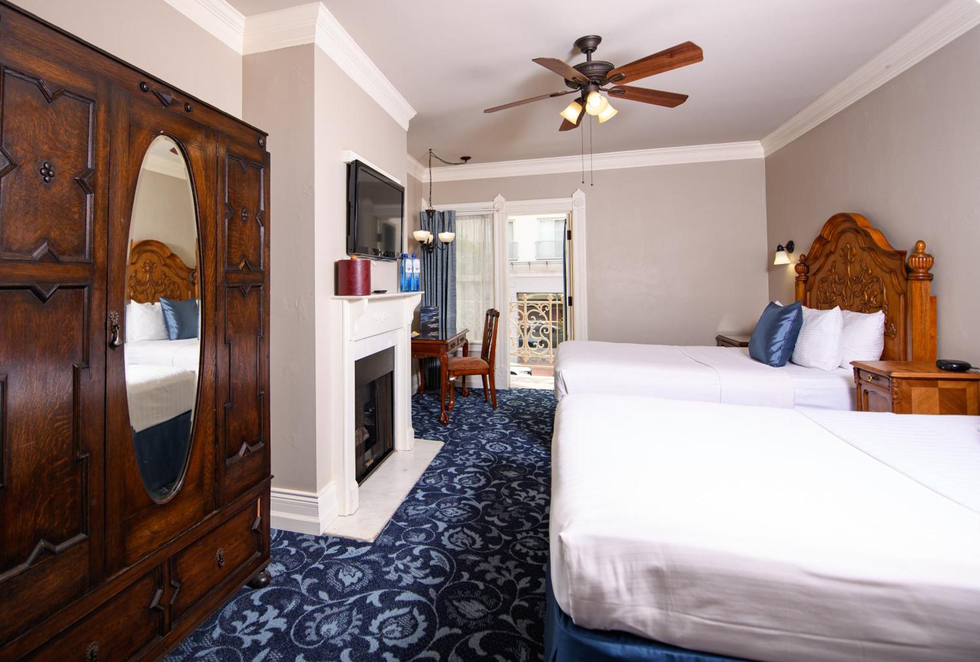 2 Queen Beds