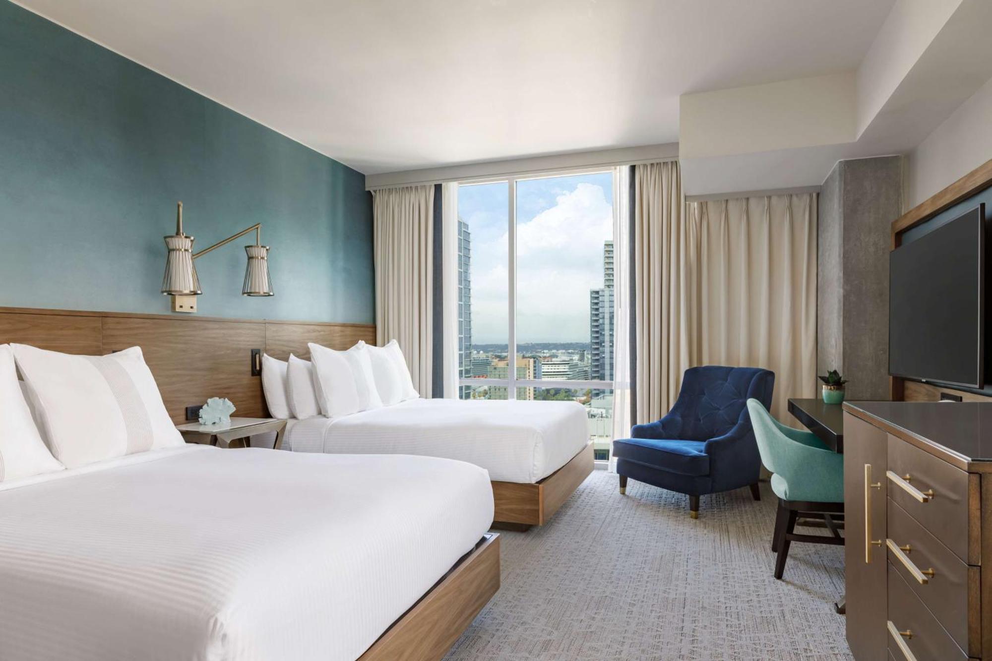 Upper Level Queen Room Two Queen Beds City View