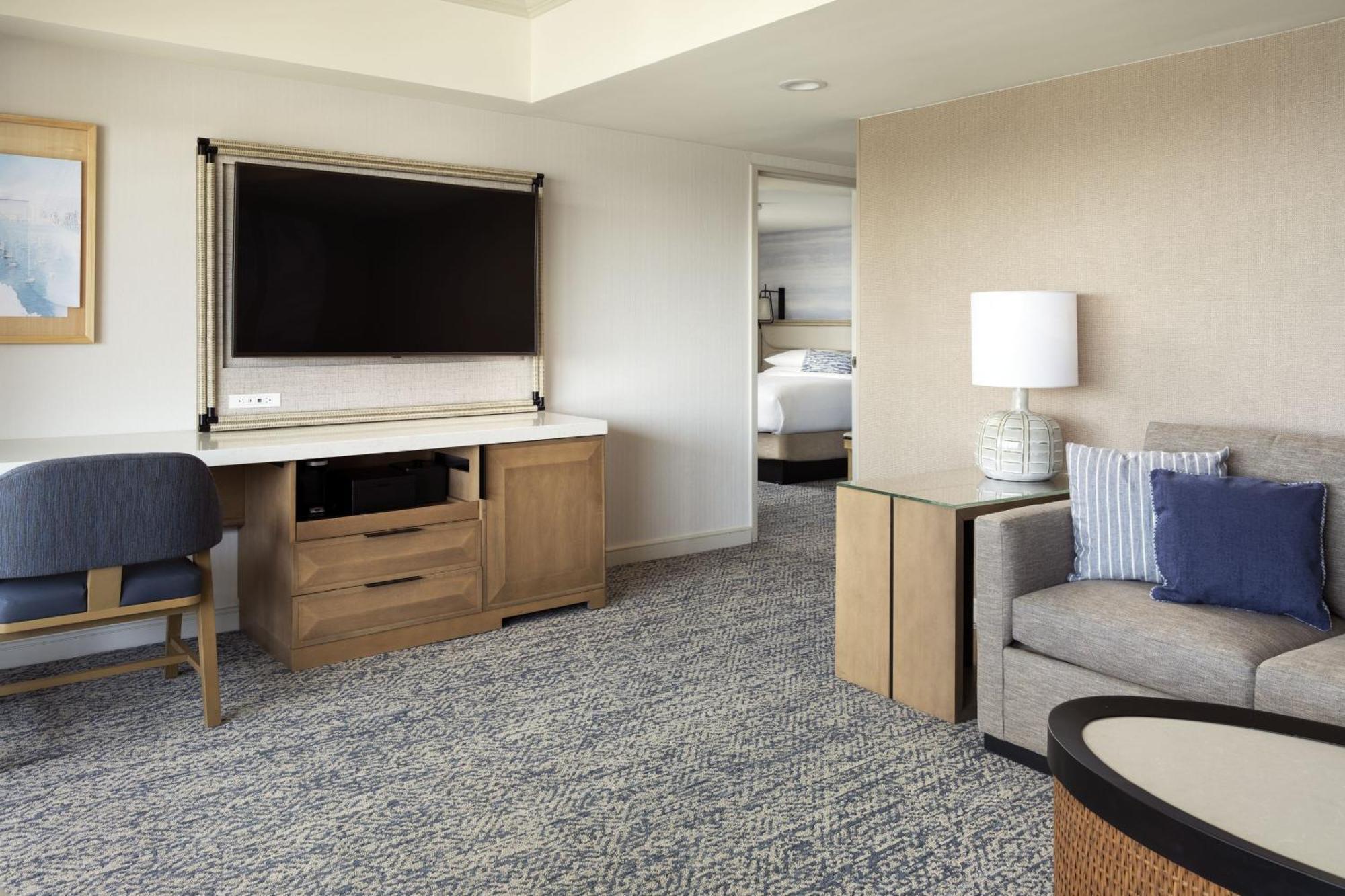 1 Bedroom Executive Suite, 1 King, Sofa bed, Bay view,1554725959:JPEG