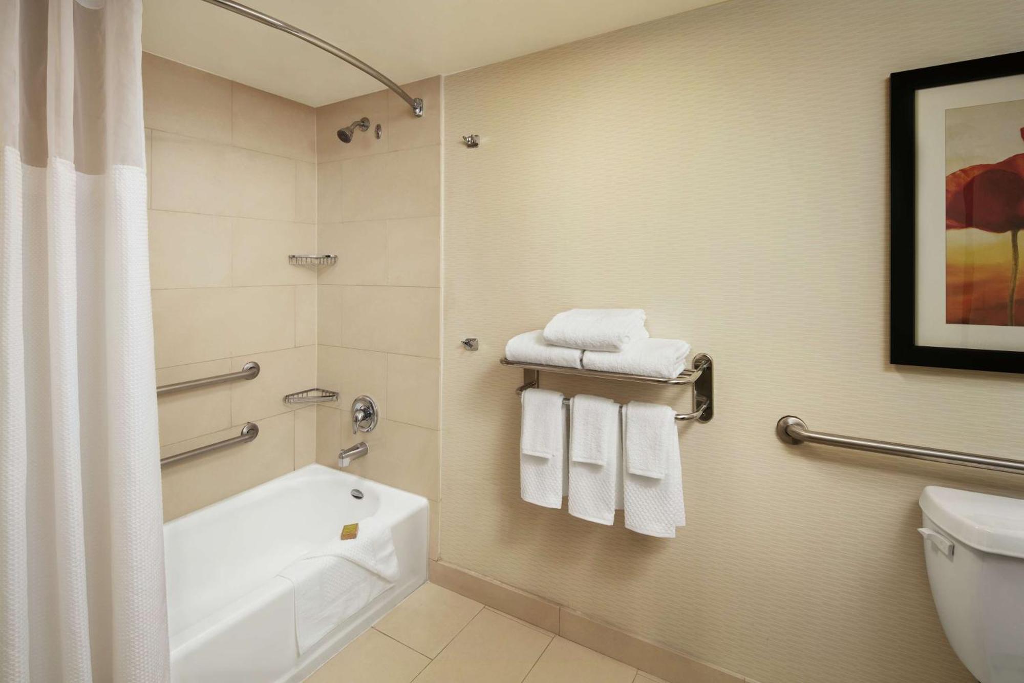 Queen Suite Roll Shower Disability Access,1557444853:JPEG