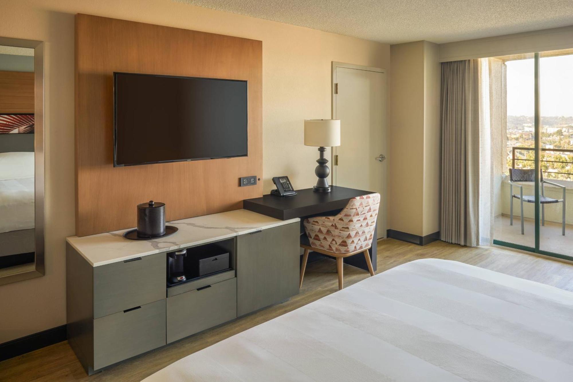 King Room with Balcony and City View