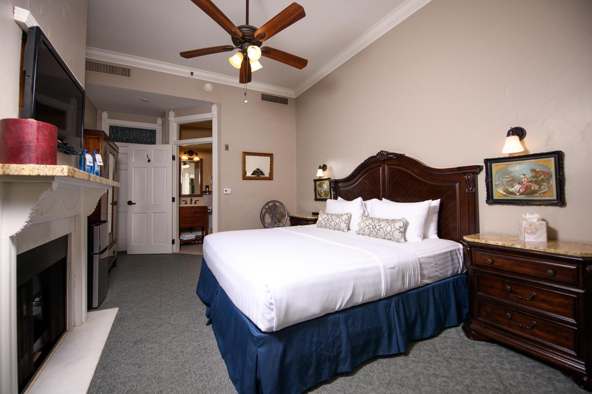 1 King Bed Balcony
