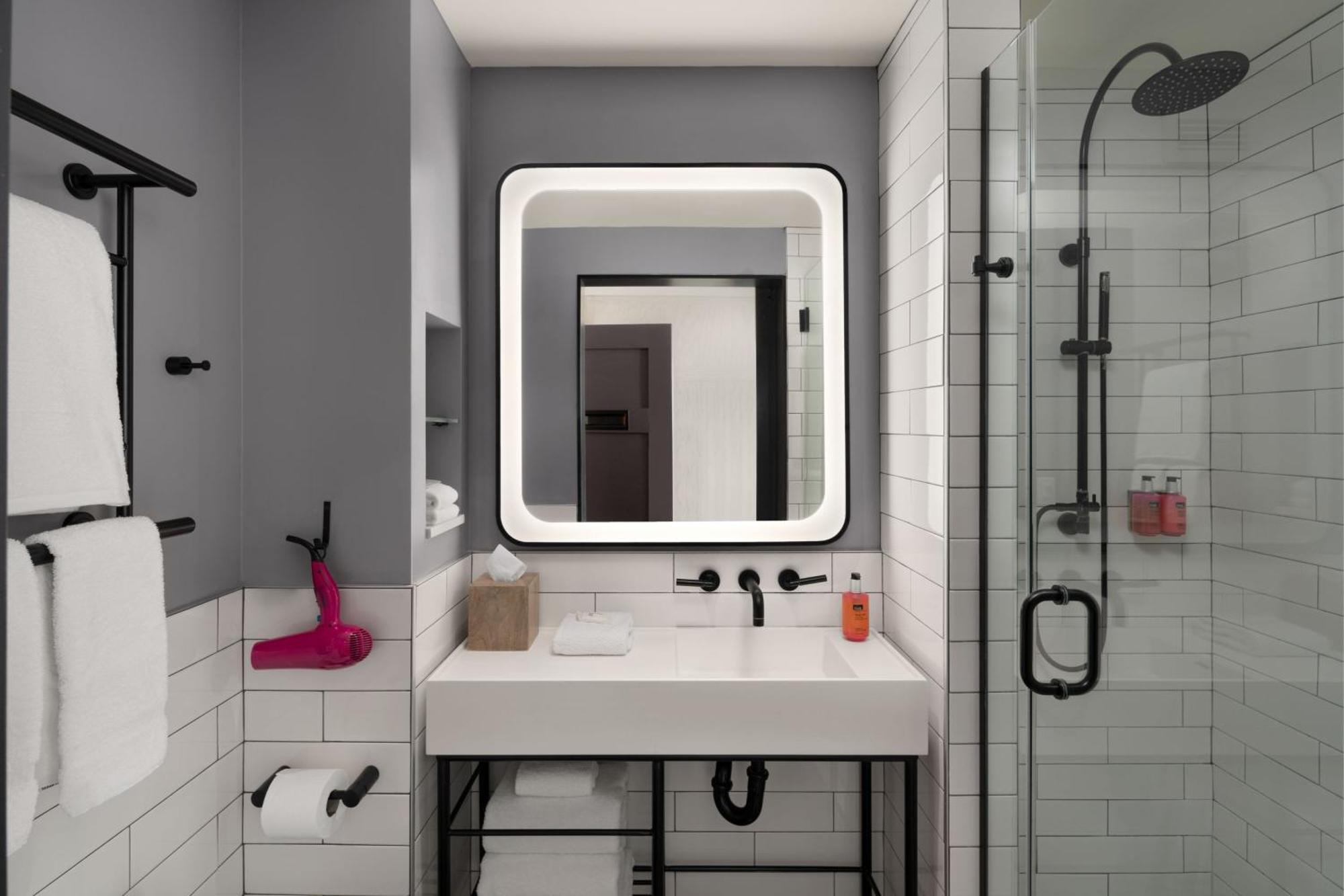 Queen Room City View Bathtub Mobility Access or Hearing Accessible