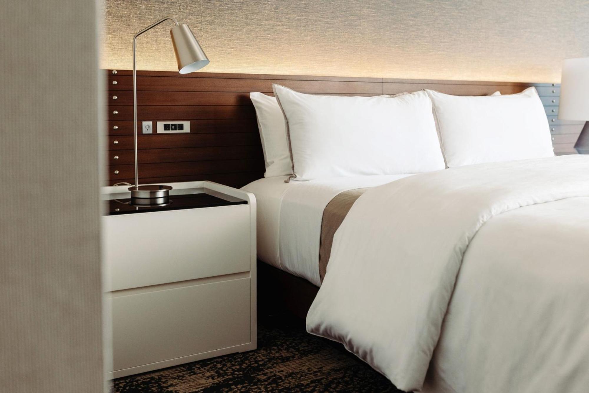 Deluxe King Room Hearing Accessible or Upper Floor