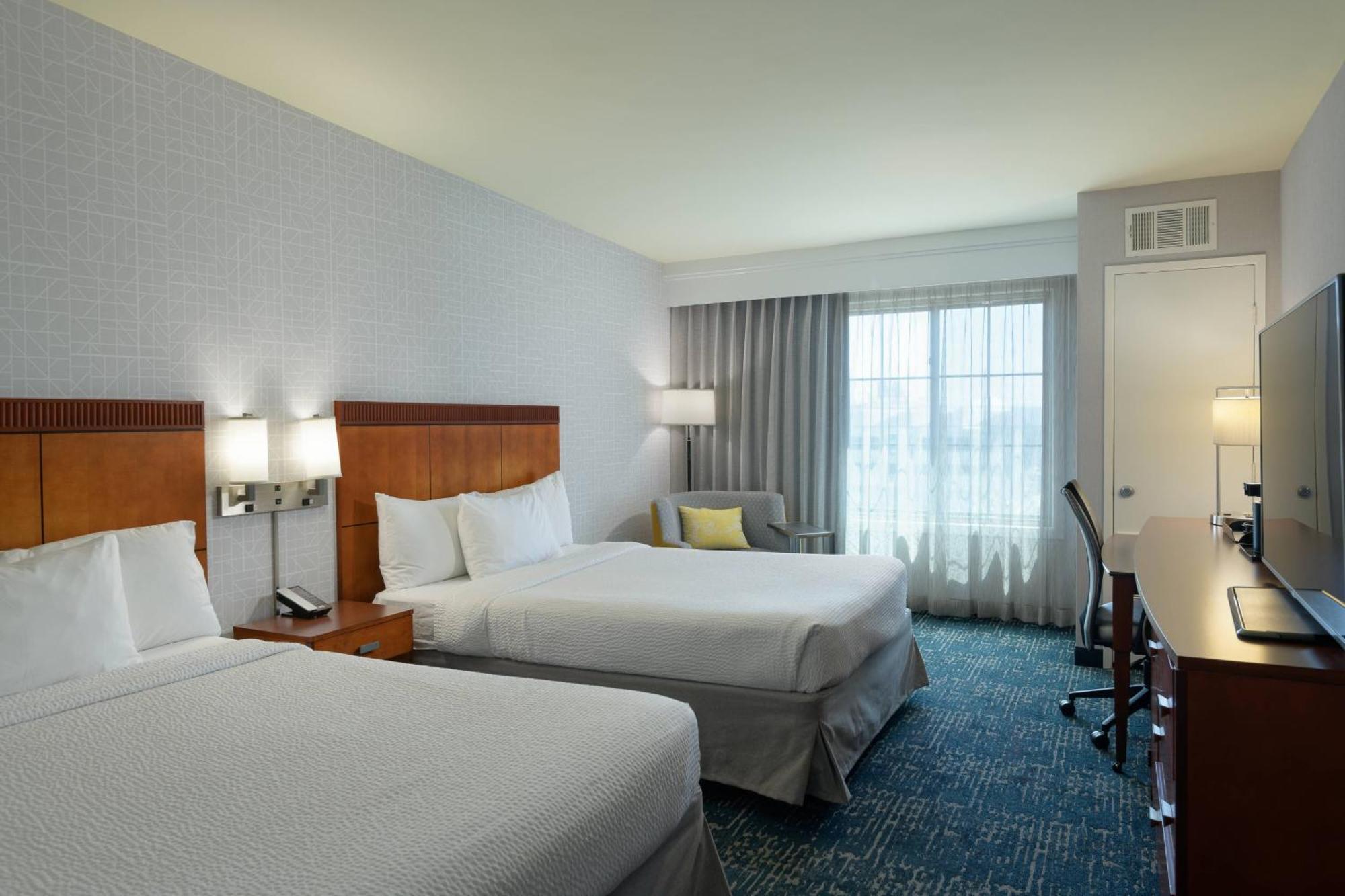 Queen Room - Mobility Accessible with Tub