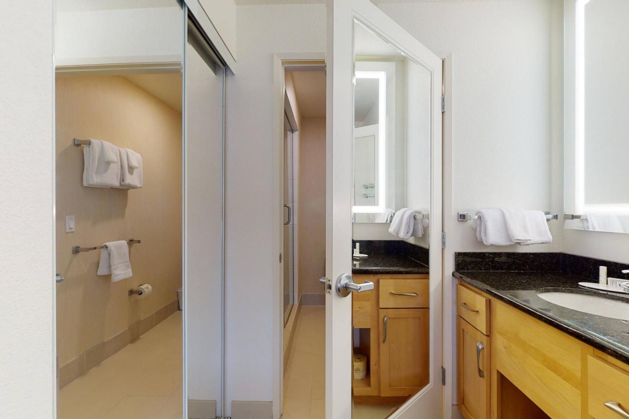 One-Bedroom King Suite with Sofa Bed - Hearing Accessible
