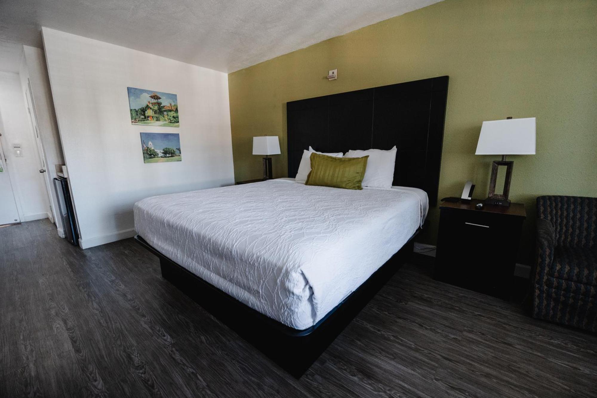Standard King Room