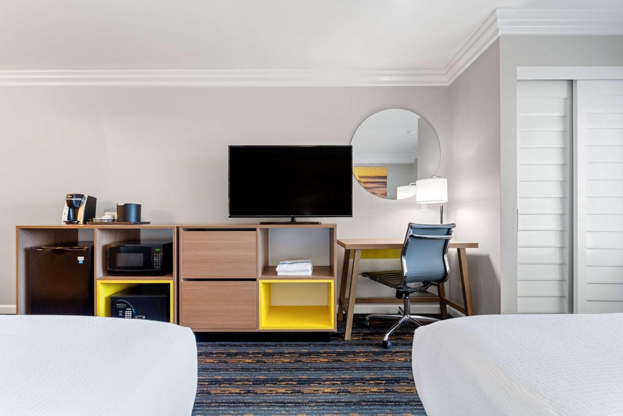 Premier Queen Room Two Queen Beds Non-Smoking