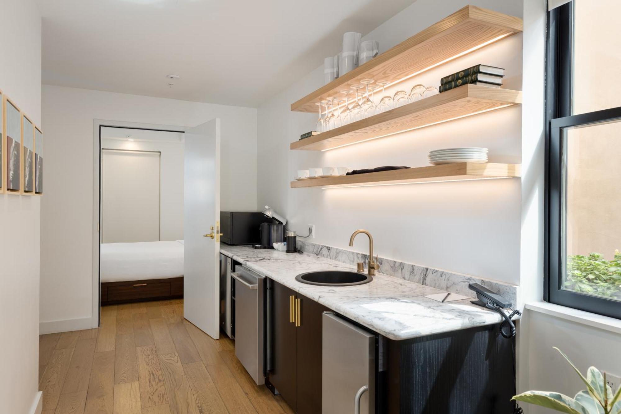 Penthouse 2 Bedrooms 25 bath Living & Dining Room Patio Kitchenette
