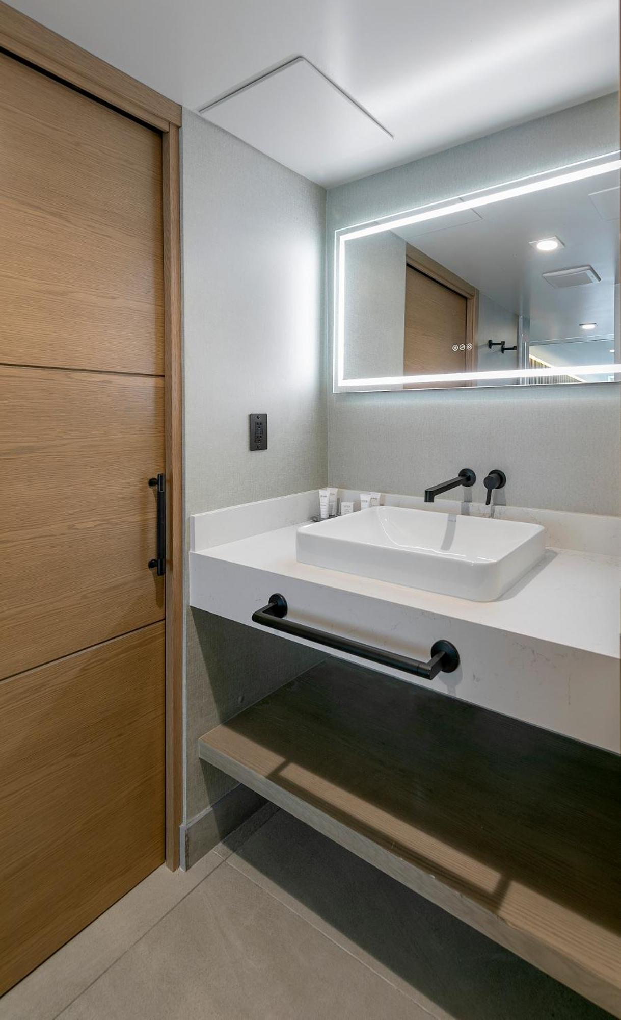 ALL NEW Shores Ocean View 2 Queen Room
