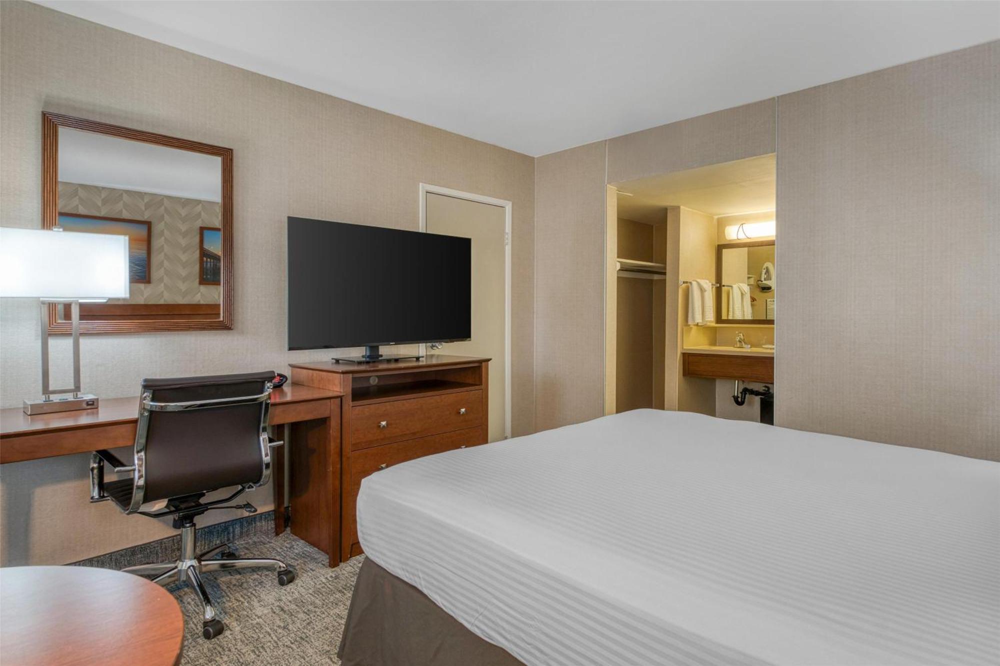 Queen Room with Bath Tub - Disability Access/Non-Smoking