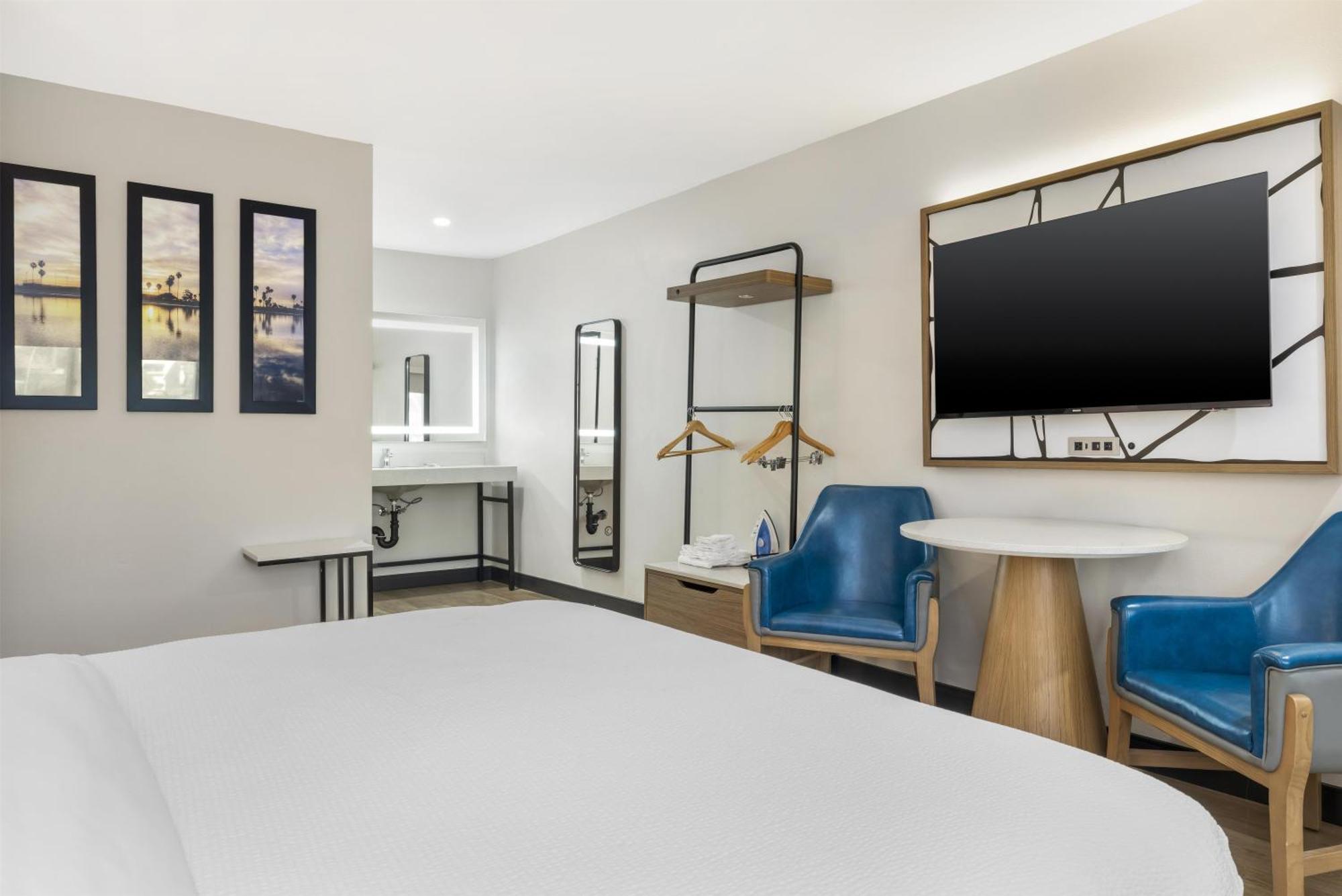 King Room Roll Shower Disability Access or Non-Smoking