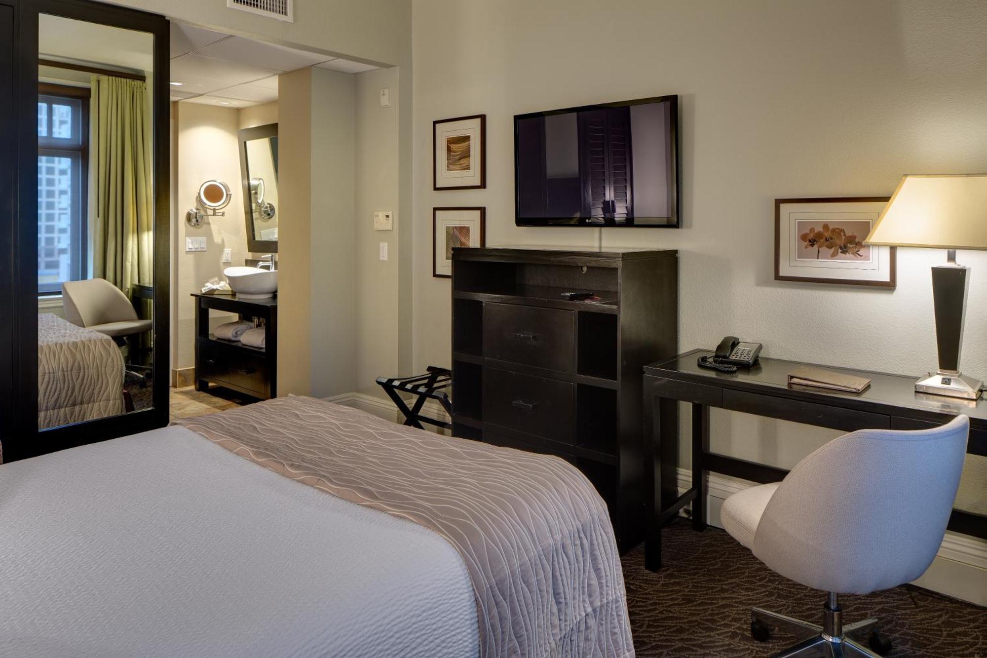 Classic Accessible One King Bed Studio Suite City View