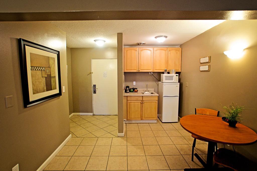 Suite Patio Pet Friendly,439456740:JPEG