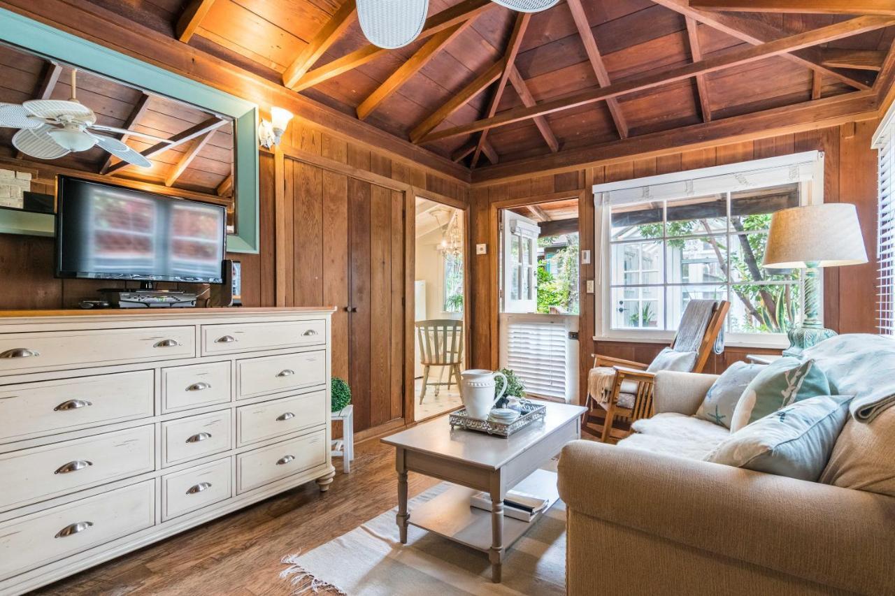 Cozy Studio Cottage with Fireplace