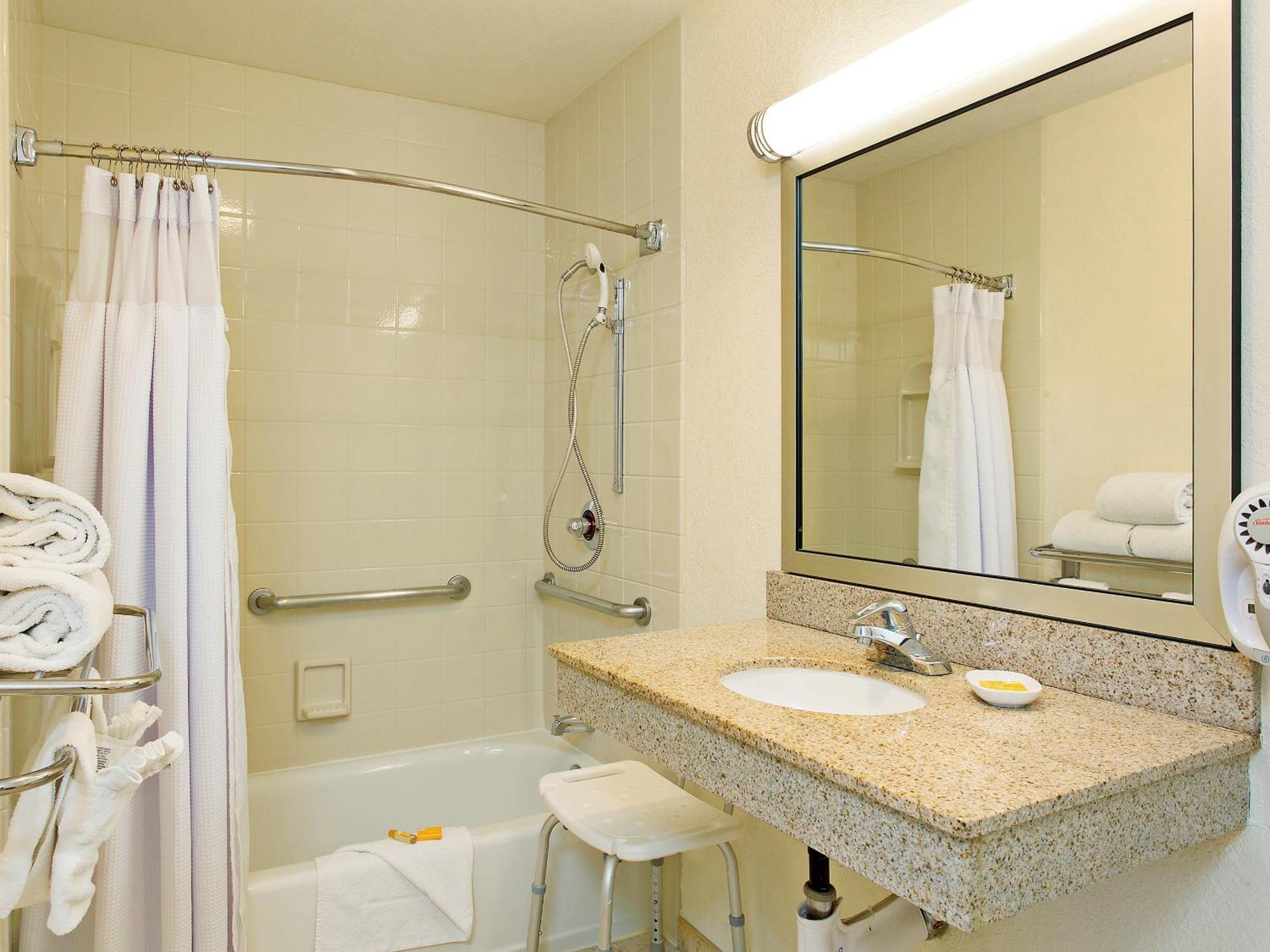 Queen Room with Mobility/Hearing Access - Non-Smoking