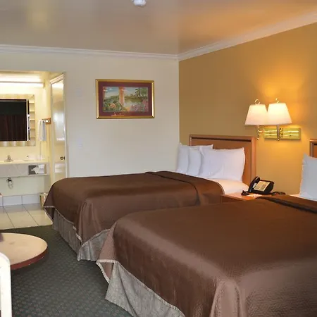 Travelodge By Wyndham San Diego Downtown Convention Center-2
