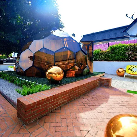 Pink Luxe Spa Retreat In San Diego, Private Rooms With Shared Kitchen And Pool-2