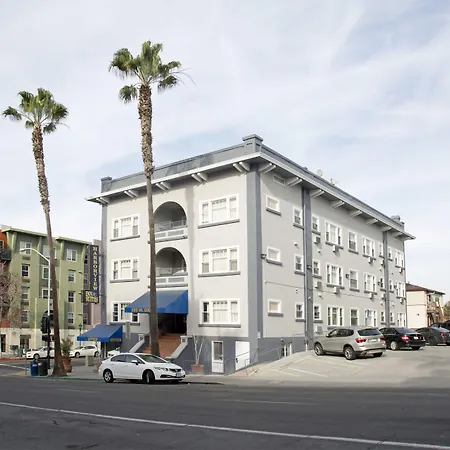 Harborview Inn & Suites-Convention Center-Airport-Gaslamp-Seaworld-Zoo-Balboa Park-3