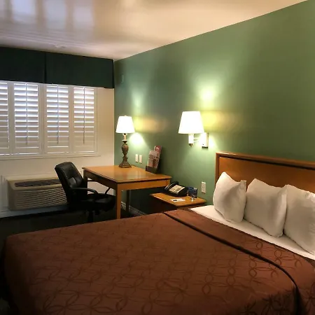 Travelodge By Wyndham San Diego Downtown Convention Center-3