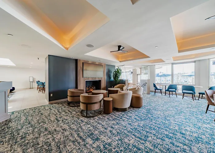 Bay Club Hotel And Marina