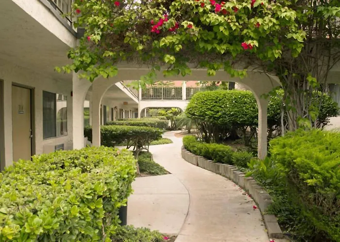 California Suites Hotel